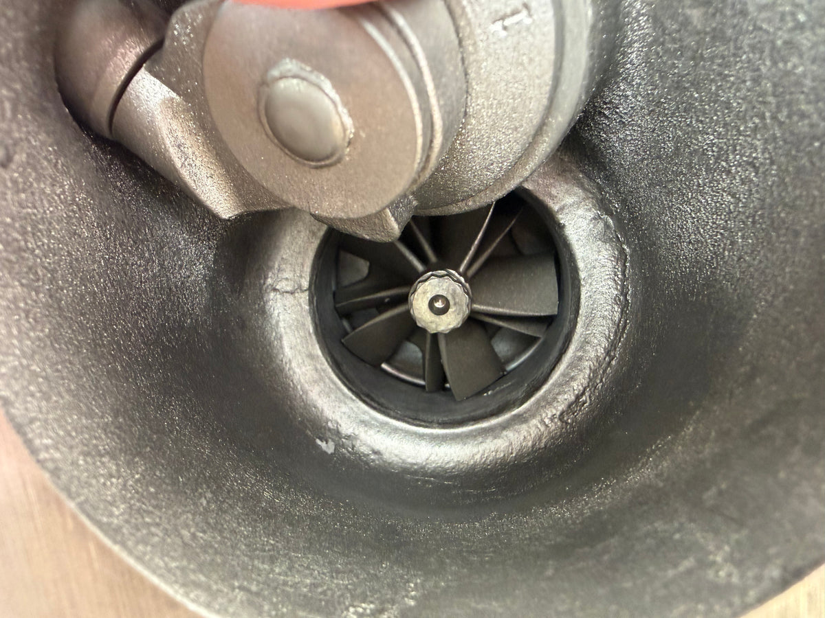 Splitter-blade turbine wheel inside the GropeTuned Spec G25-660 turbine housing